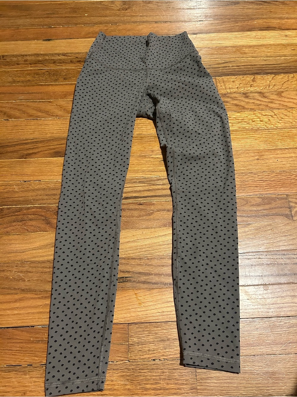 Everlane Gray Leggings with Black Polka Dots size small